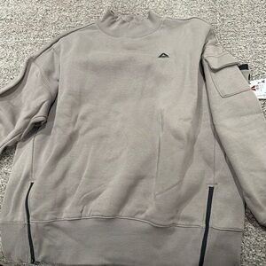 Women’s Beige Workout Outfit